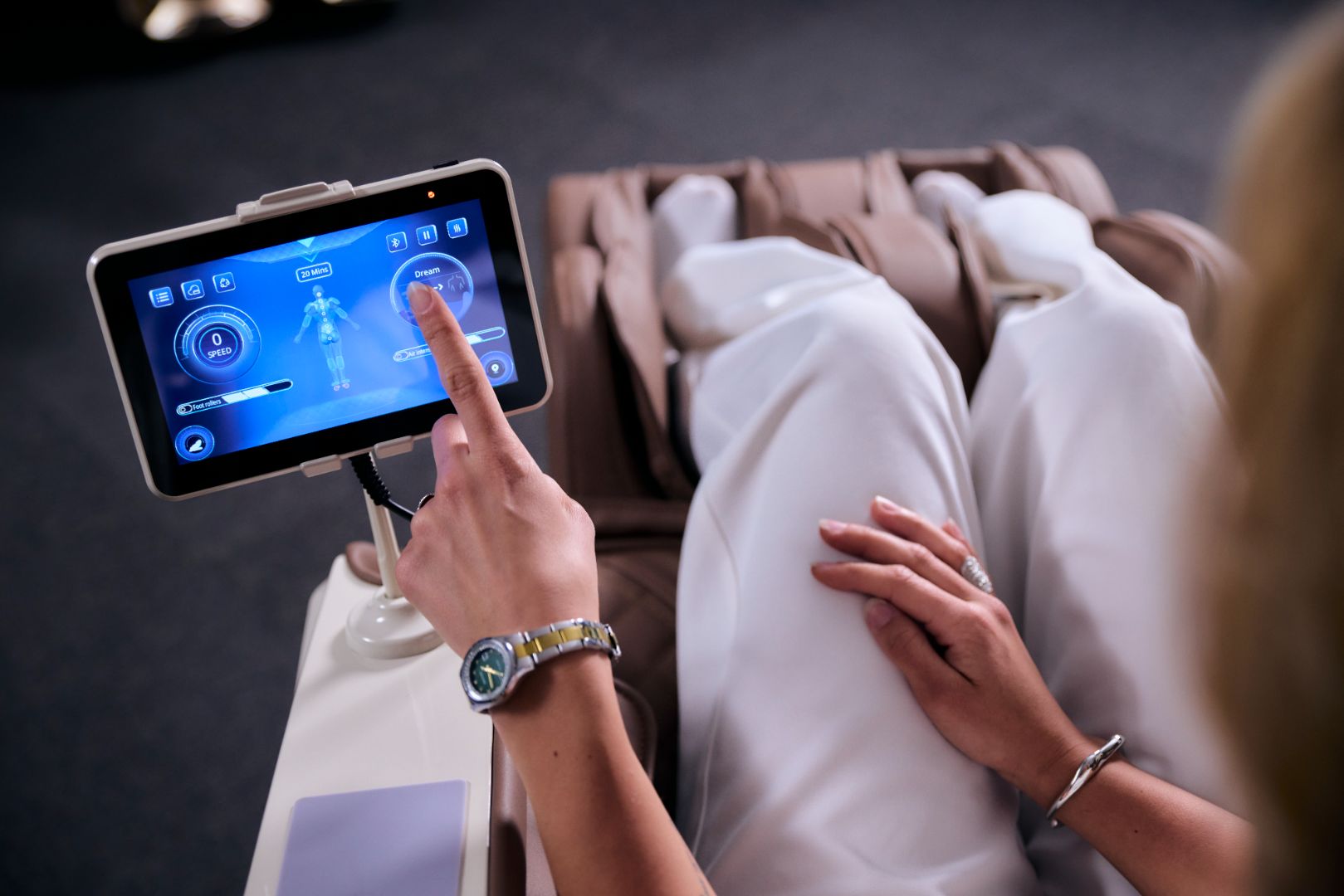 IWAO Gravity med stemmekontrol - 4D Massagestol - Hvid/Brun