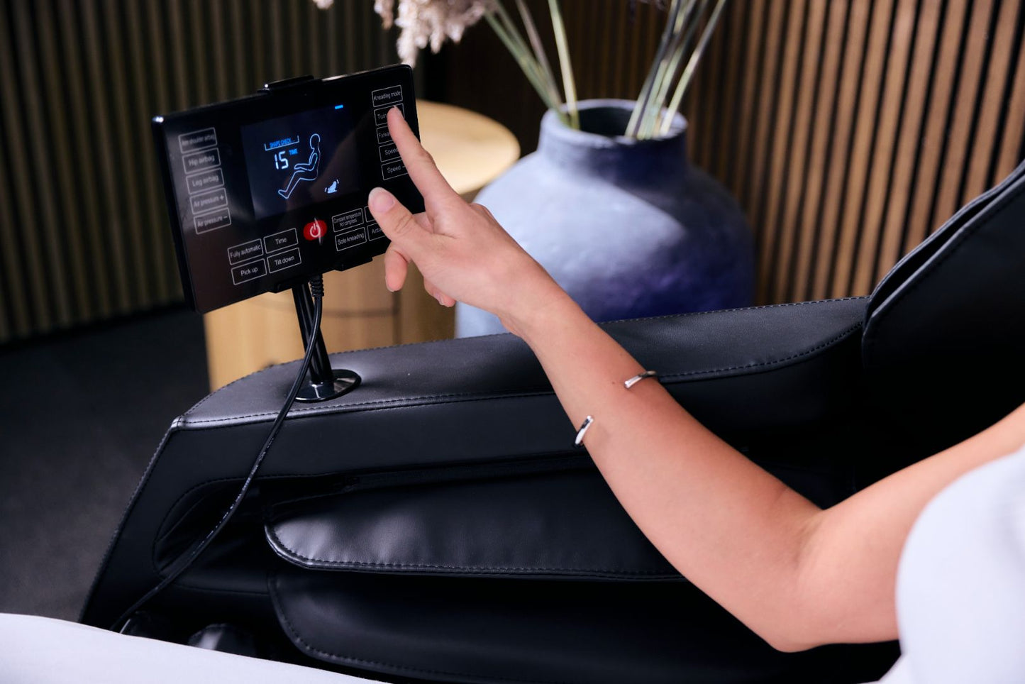 IWAO Performance med 2026 teknologi - 8D Massagestol - Sort