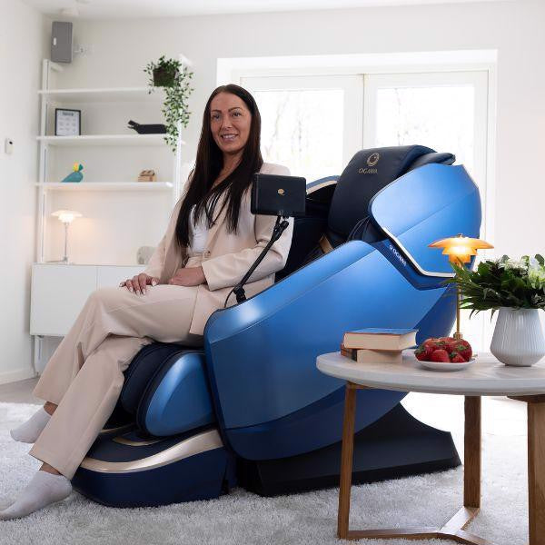 OGAWA Maestro Ai Massagestol Cobalt Blue med model