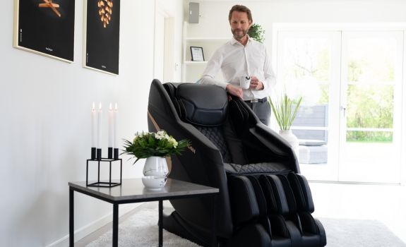 OGAWA Cosmos X - Stilfuld 3D massagestol med læderdesign som passer ind i alle hjem